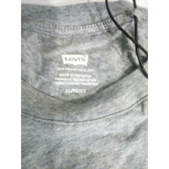 Levi's Crop Top 100% Cotton Size XL Gray Sleeveless Red Lettering NWT - Picture 3 of 3